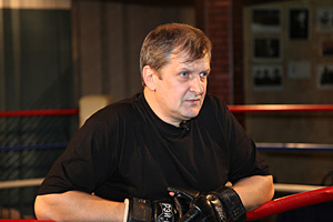 Н.В. Смирнов- 9-й дан карате, президент Международной конфедерации боевых искусств перед докладом.